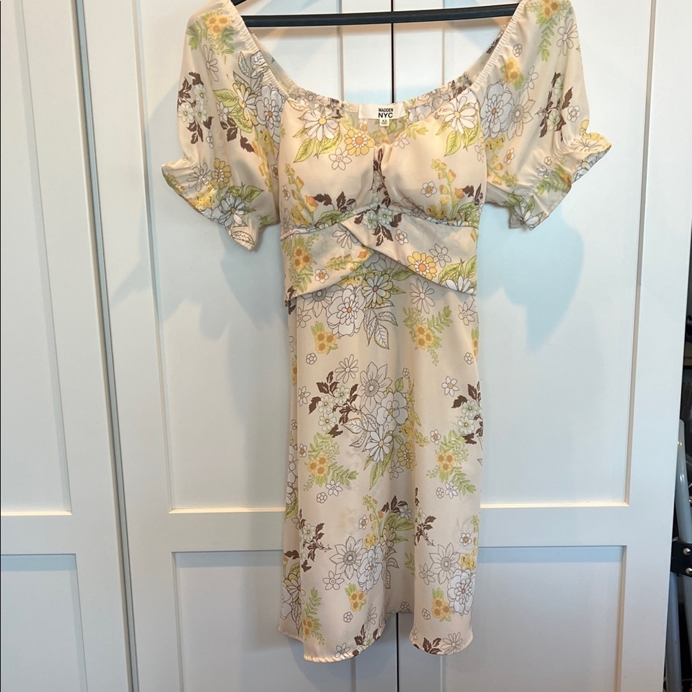 MADDEN NYC Beige Floral Mini Dress XS